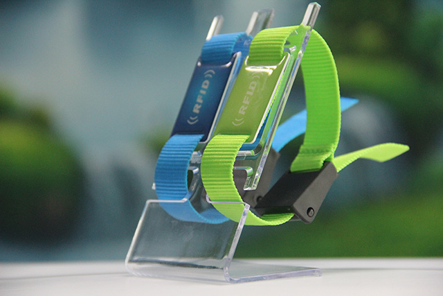 長毛的id硅膠腕帶魔術手套，污漬一洗就掉