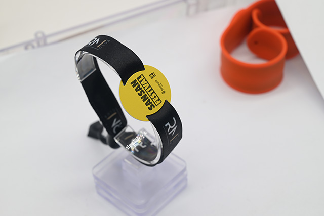 這樣的帶按鍵顯示屏可視銀行卡您是否見過呢? 這樣的帶按鍵顯示屏可視銀行卡您是否見過呢?